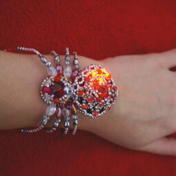 Hand spider