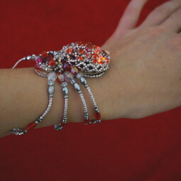 Hand spider